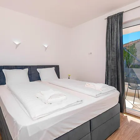 Apartment Mialis *